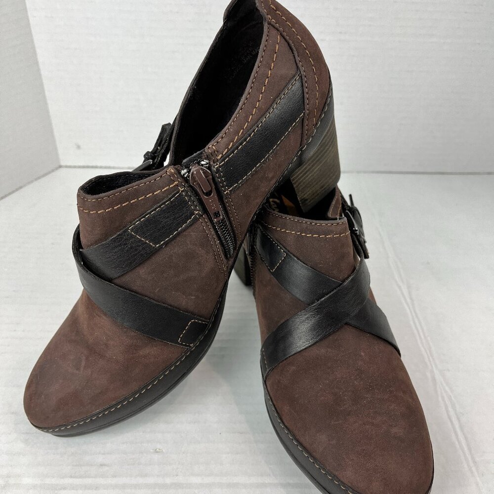 Women's Brown leather Clarks Artisan Booties, Size 8.5